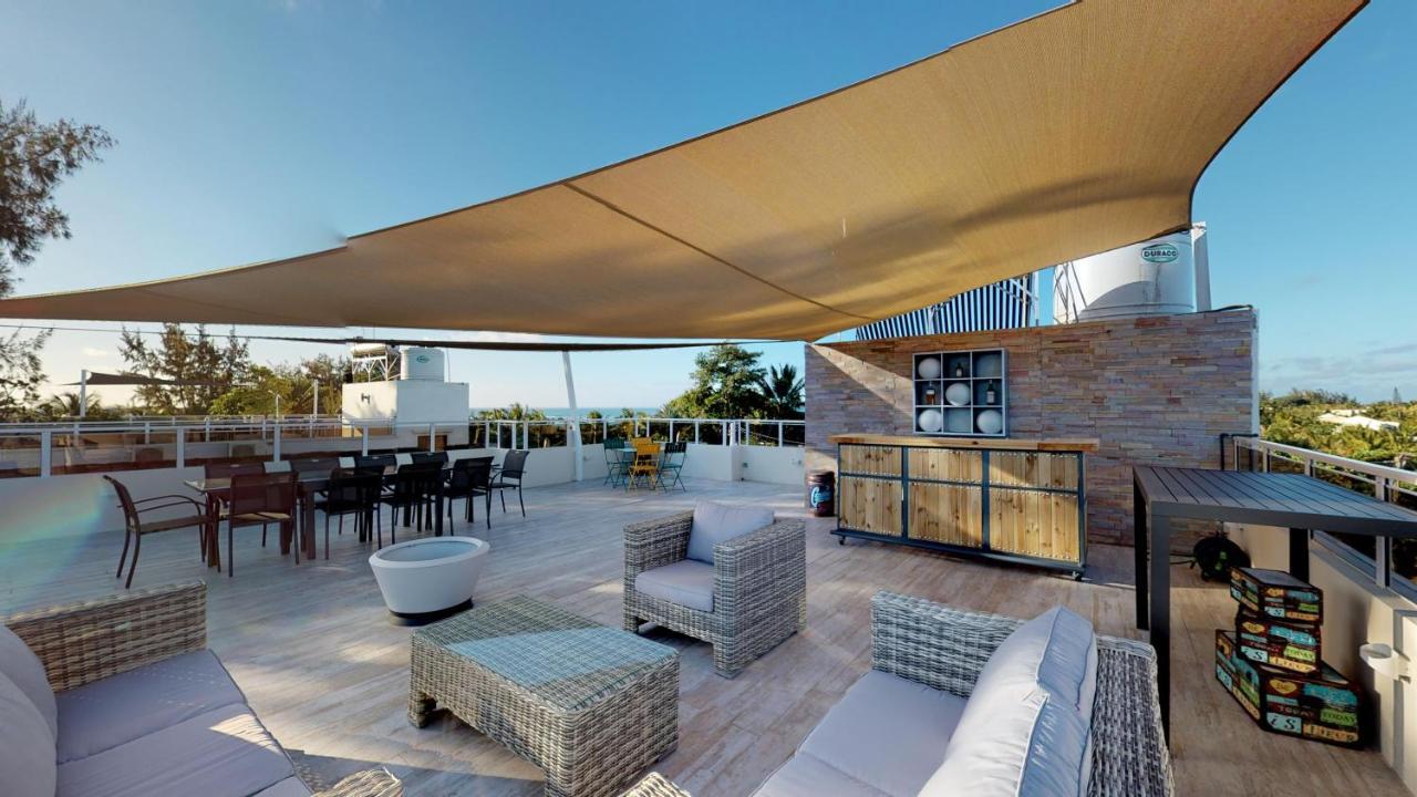 Penthouse - Private Roof Terrace - Sea & Mountain View Apartment Гранд Байе Екстериор снимка