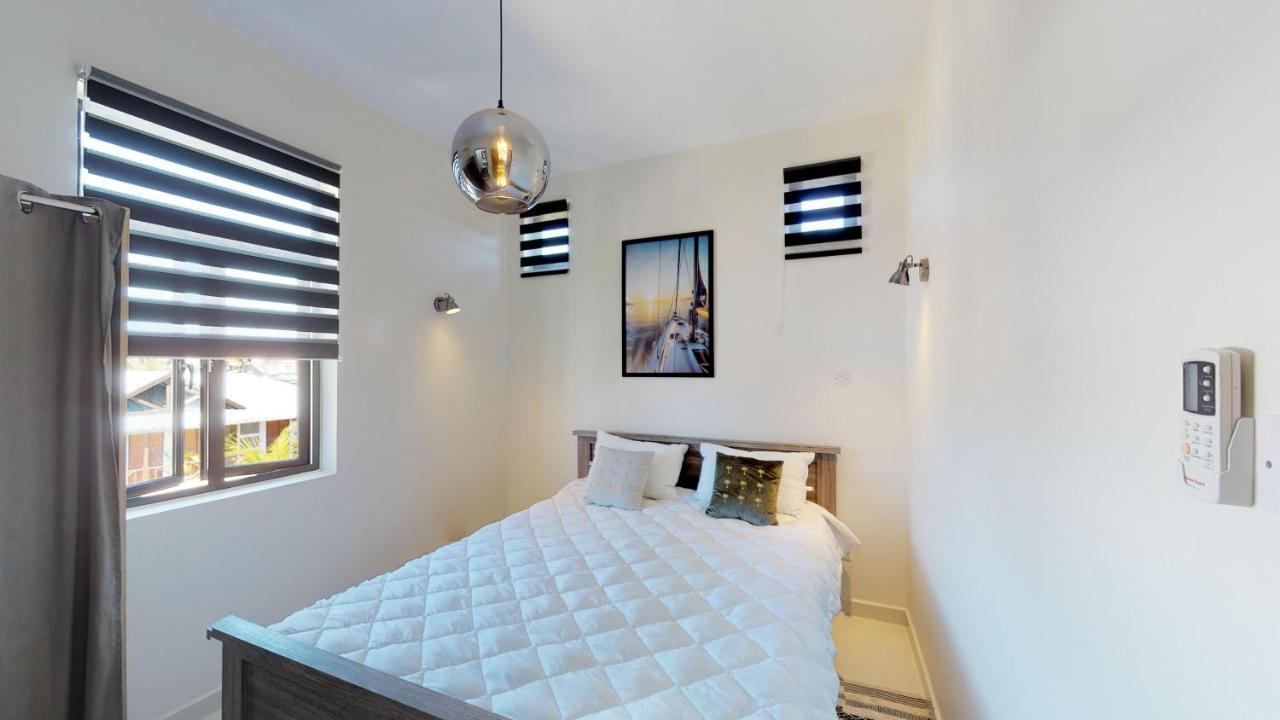 Penthouse - Private Roof Terrace - Sea & Mountain View Apartment Гранд Байе Екстериор снимка